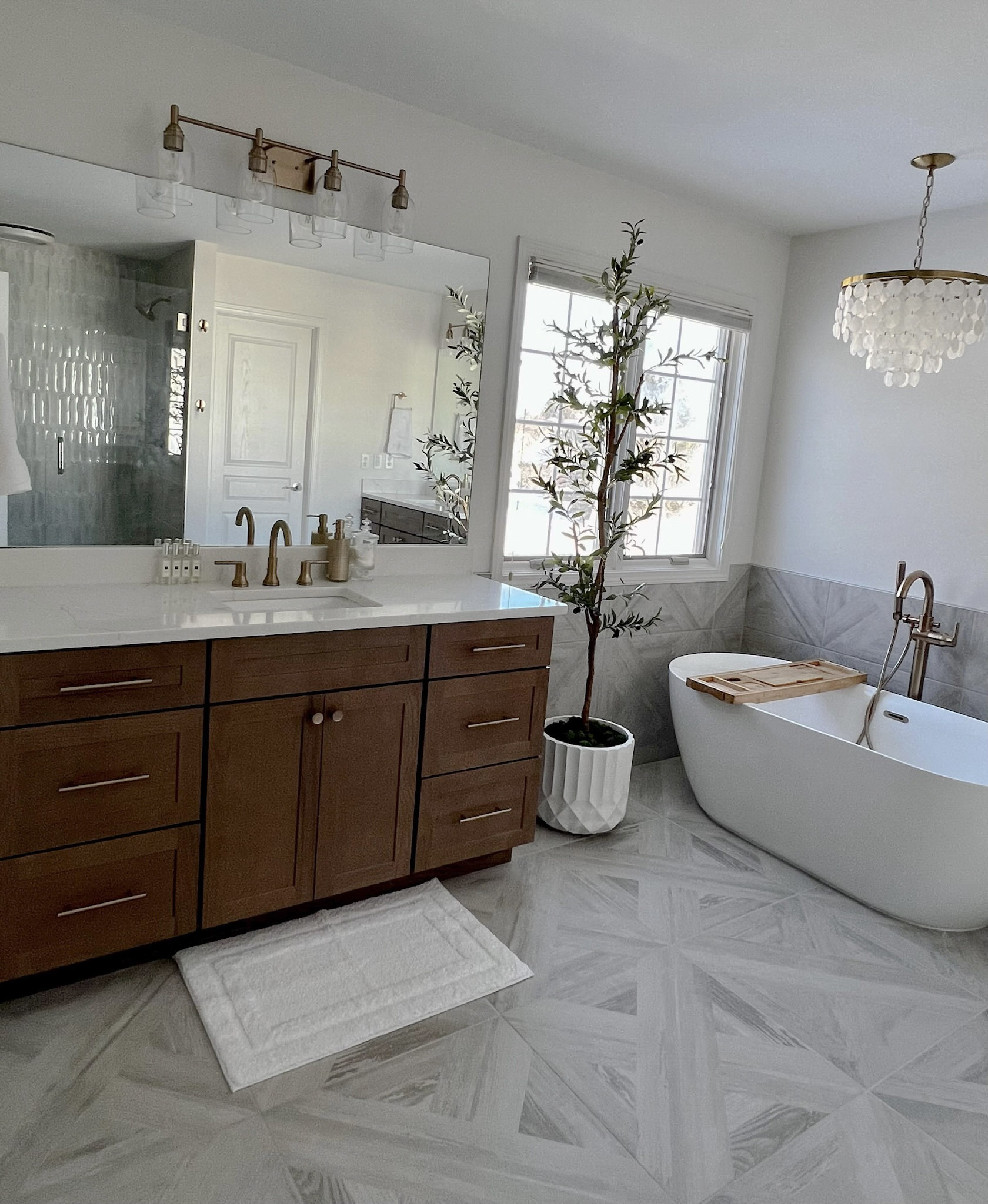 novi-bathroom-remodel-vanity-soaking-tub-02